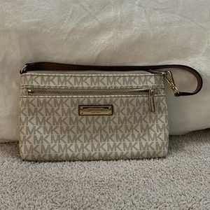Michael Kors Jet Set Large Wristlet